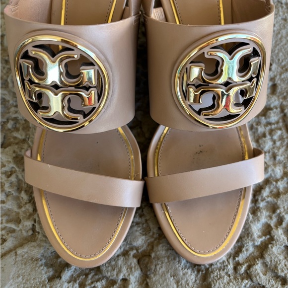 Tory Burch Nude Logo Wedge Sandal Heels Size 7.5M - Picture 9 of 9